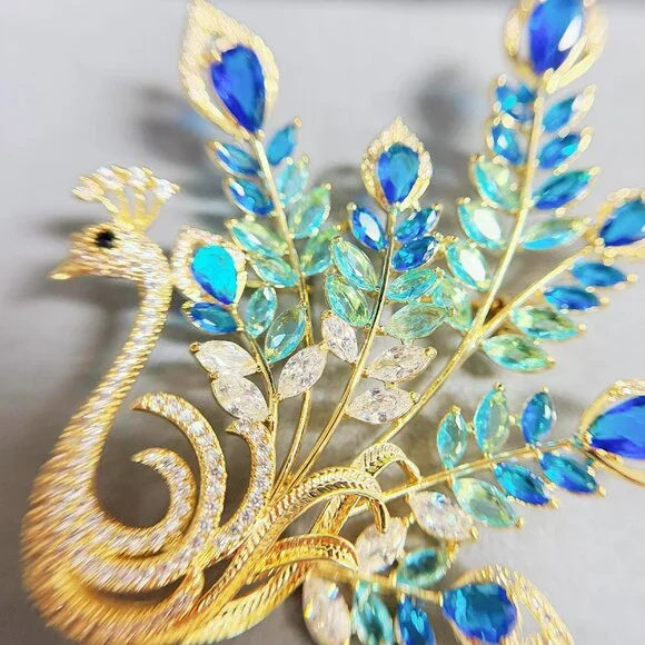Peacock brooch, blue crystal brooch, gold brooch, dress brooch, formal brooch - Picture 5 of 8